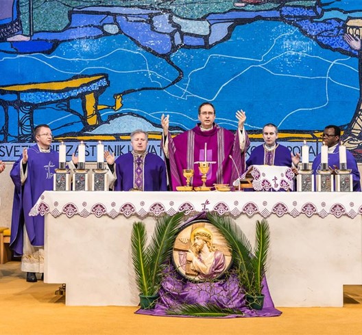 Rektor Šibenske katedrale predvodio misu velike devetnice sv. Josipu u Karlovcu